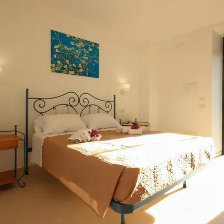 Pet Friendly In * Laureana Cilento